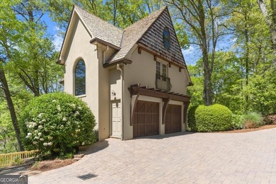 Set on over an acre of complete privacy with a breathtaking - photo 4