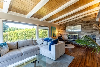 Experience the perfect blend of timeless mid-century modern - photo 4