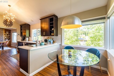 Experience the perfect blend of timeless mid-century modern - photo 7