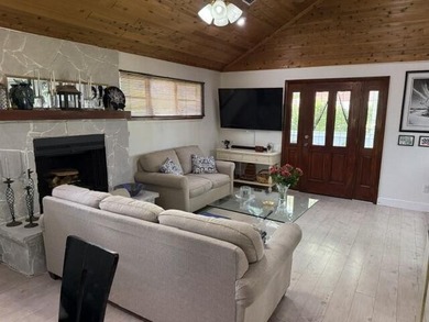 Charming Swiss Chalet on large corner lot in desirable Indian - photo 10