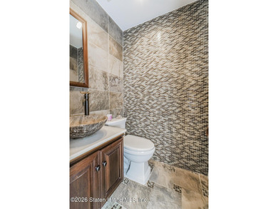 Gorgeous 4 bedroom, 4 bath, 2 Family Center Hall Colonial in - photo 19