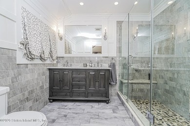 Gorgeous 4 bedroom, 4 bath, 2 Family Center Hall Colonial in - photo 24