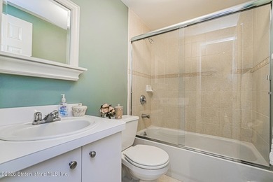Gorgeous 4 bedroom, 4 bath, 2 Family Center Hall Colonial in - photo 37