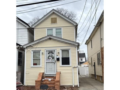 This Colonial Style Home Features 2 Bedrooms, 1 Full Bath - photo 4
