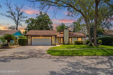 GREAT NEW PRICE AND AN OUTSTANDING LOCATION. Time to live in the - photo 2