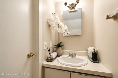Welcome to this spacious and well-maintained two-bedroom condo - photo 12