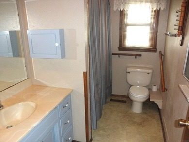 Attractive, South-facing Ranch home with main-floor laundry - photo 17