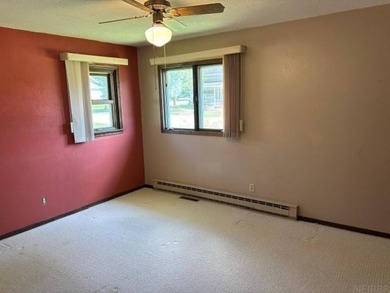 Attractive, South-facing Ranch home with main-floor laundry - photo 18