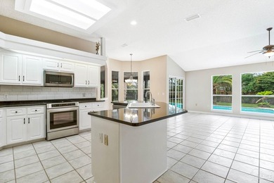Awesome 3-bedroom, 3-bath pool home with a dedicated study in - photo 19