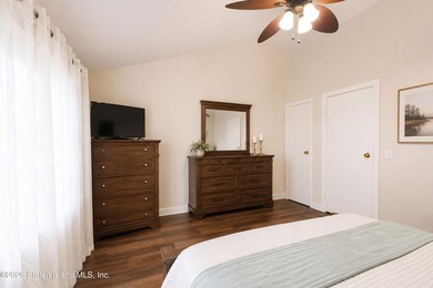 Welcome to this spacious and well-maintained two-bedroom condo - photo 20