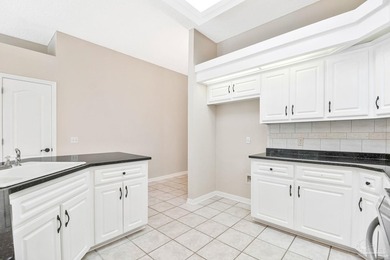 Awesome 3-bedroom, 3-bath pool home with a dedicated study in - photo 21