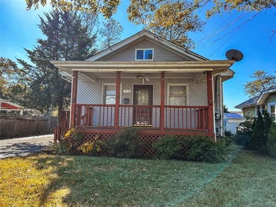 Investor Opportunity in Amityville! 2 bedroom, 1 bath ranch in - photo 2