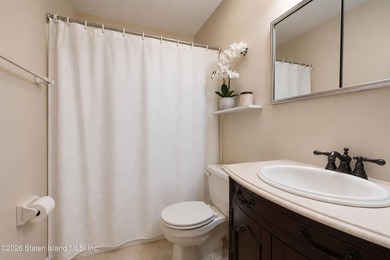 Welcome to this spacious and well-maintained two-bedroom condo - photo 22