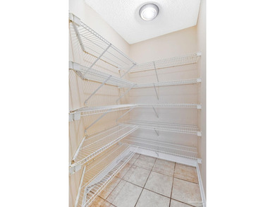 Awesome 3-bedroom, 3-bath pool home with a dedicated study in - photo 23