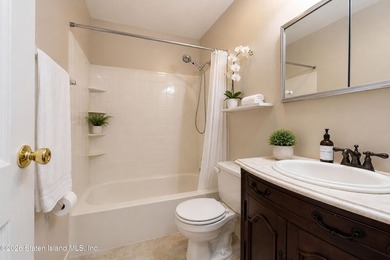 Welcome to this spacious and well-maintained two-bedroom condo - photo 23
