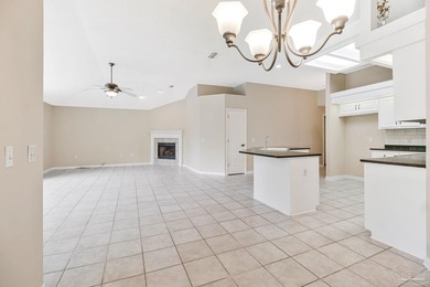 Awesome 3-bedroom, 3-bath pool home with a dedicated study in - photo 28