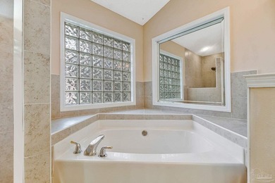 Awesome 3-bedroom, 3-bath pool home with a dedicated study in - photo 35