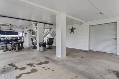 WATERFRONT LIVING AT ITS FINEST! Situated on the beautiful - photo 36