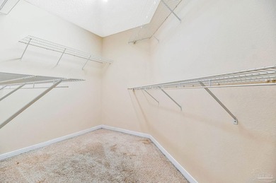 Awesome 3-bedroom, 3-bath pool home with a dedicated study in - photo 36