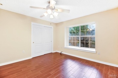 Awesome 3-bedroom, 3-bath pool home with a dedicated study in - photo 44