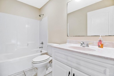 Awesome 3-bedroom, 3-bath pool home with a dedicated study in - photo 45