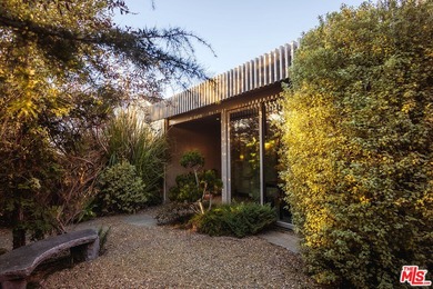 (private lake, pond, coastal) Home Active Under Contract in Los Angeles California