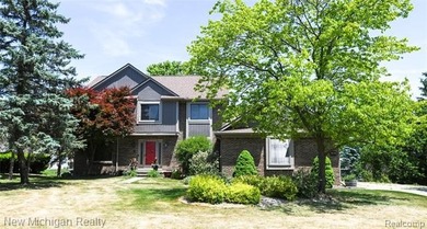 Beautiful home on a large interior lot backing to wooded commons - photo 1