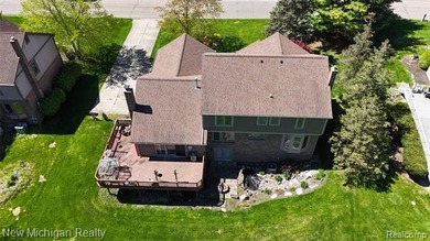 Beautiful home on a large interior lot backing to wooded commons - photo 5