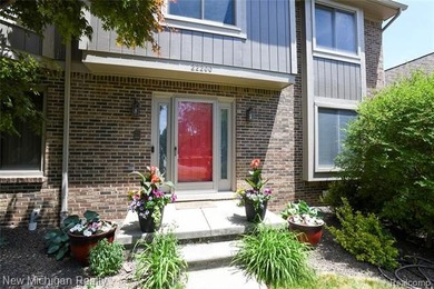 Beautiful home on a large interior lot backing to wooded commons - photo 6