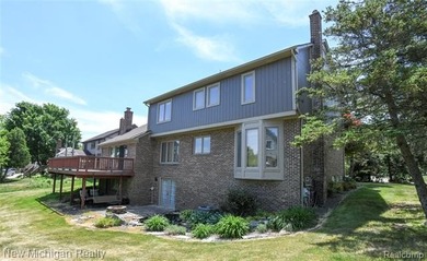 Beautiful home on a large interior lot backing to wooded commons - photo 8