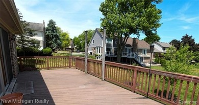 Beautiful home on a large interior lot backing to wooded commons - photo 9