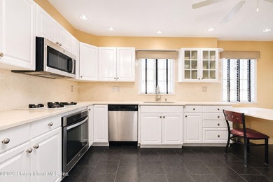 Highly desirable Eltingville location! Situated on a quiet - photo 12
