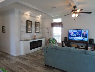 This very well appointed 3 bedroom 2 bath home is impressive - photo 13