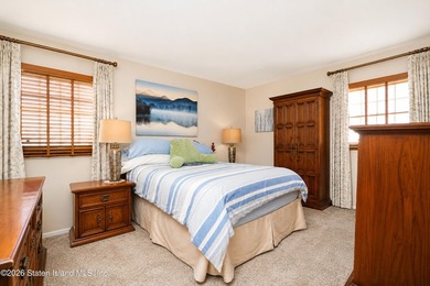Highly desirable Eltingville location! Situated on a quiet - photo 19