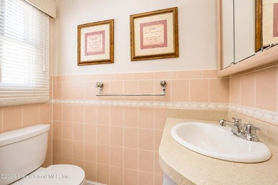 Highly desirable Eltingville location! Situated on a quiet - photo 21