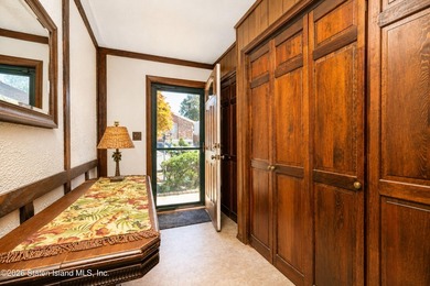 Highly desirable Eltingville location! Situated on a quiet - photo 23
