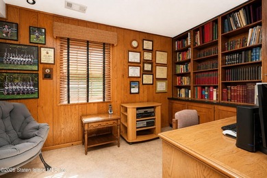 Highly desirable Eltingville location! Situated on a quiet - photo 25