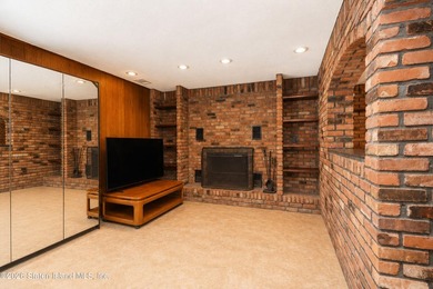 Highly desirable Eltingville location! Situated on a quiet - photo 27