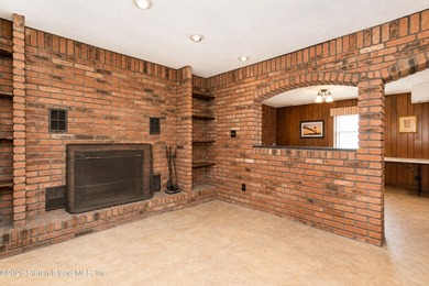 Highly desirable Eltingville location! Situated on a quiet - photo 28