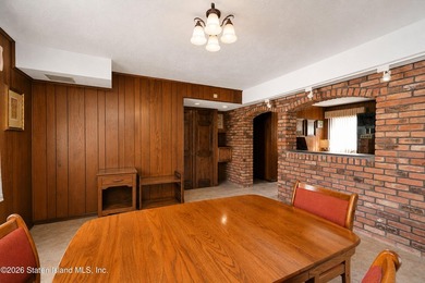 Highly desirable Eltingville location! Situated on a quiet - photo 30