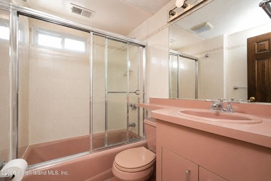 Highly desirable Eltingville location! Situated on a quiet - photo 31
