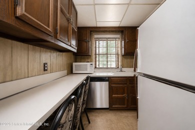 Highly desirable Eltingville location! Situated on a quiet - photo 33