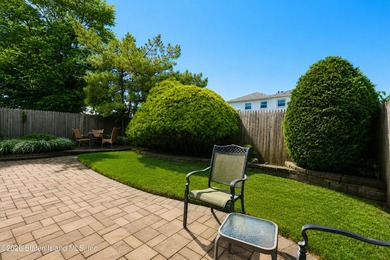 Highly desirable Eltingville location! Situated on a quiet - photo 36