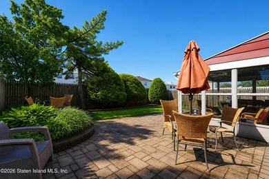 Highly desirable Eltingville location! Situated on a quiet - photo 38