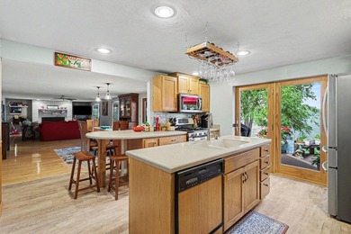 Enjoy breathtaking views of Palmer Lake from nearly every room - photo 8