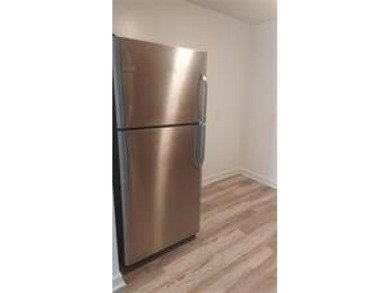PRIMARY RESIDENCE OR INVESTMENT. 2 BEDROOM 1 BATH APARTMENT SALE - photo 2
