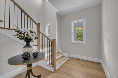 With striking architecture, custom construction of the highest - photo 17