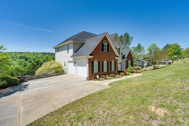 Experience everyday living that feels like a getaway. Situated - photo 3