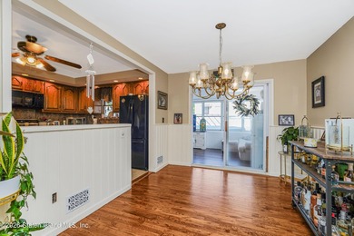Beautiful 25-foot semi-attached home located in the heart of - photo 11