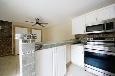 Bright and inviting 3-bedroom, 2.5-bath residence in a desirable - photo 15